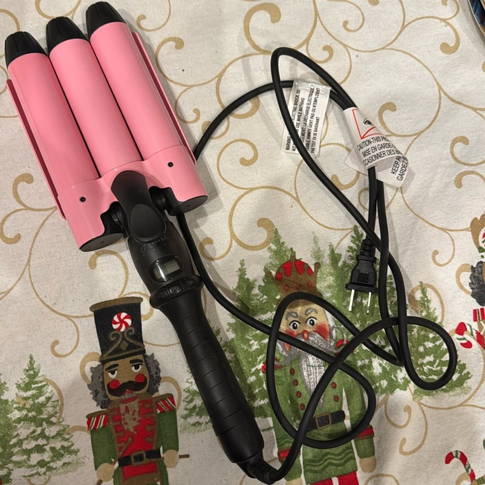 Triple Barrel Ceramic Beach Wave Curling Iron